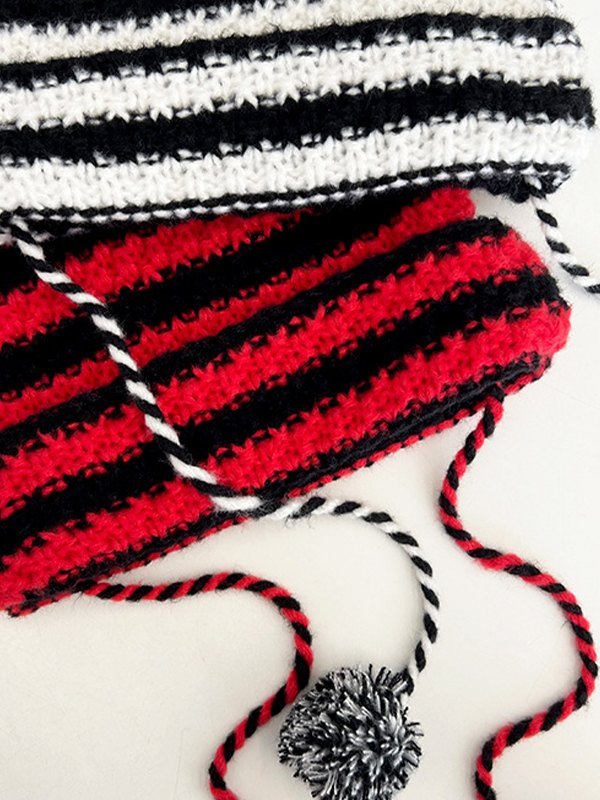 Gorro de punto a rayas con detalle de cuerno-2
